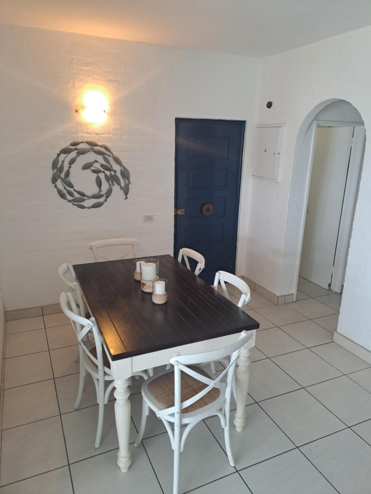 Easy Breezy At 18 Thira Santorini